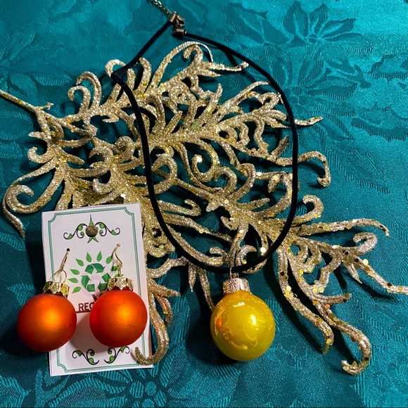 🎄New Christmas Bulb Earrings & Necklace Set - Picture 1 of 7